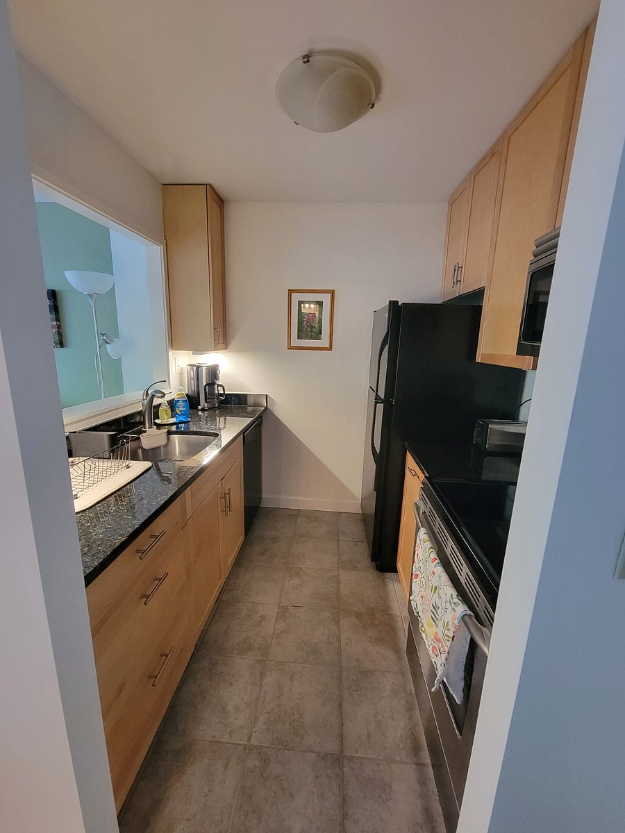 Beautiful, updated kitchen, with all appliances.