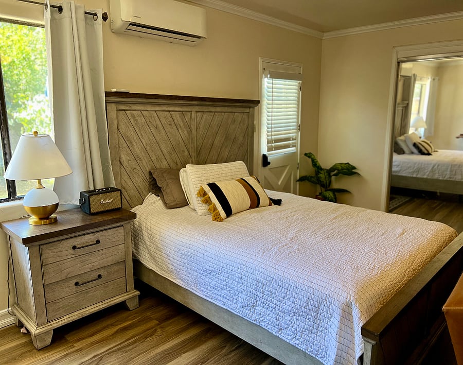Queen size bed. 