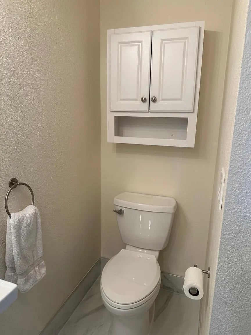 Downstairs en suite bathroom