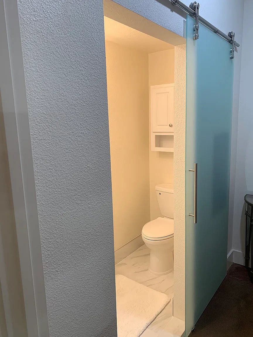 Downstairs en suite bathroom