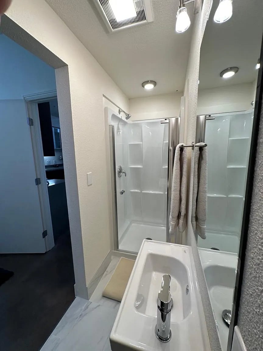 Downstairs en suite bathroom