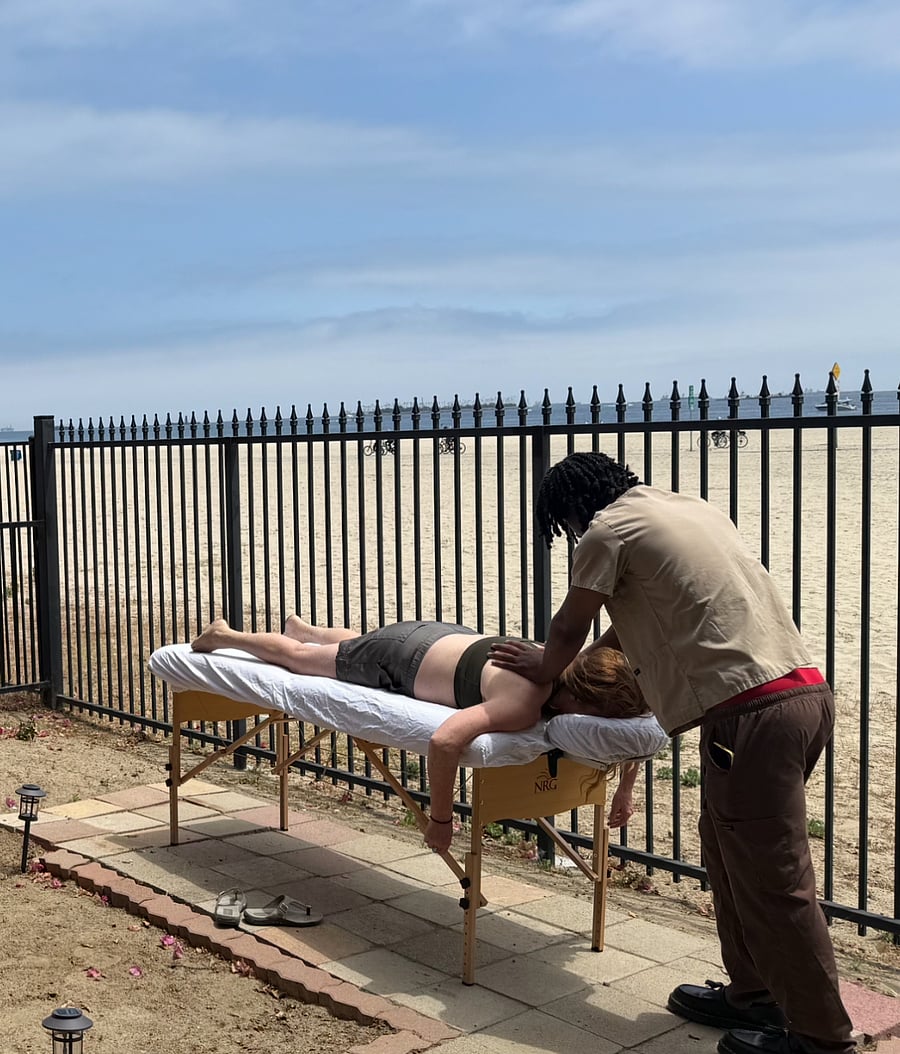 Massage therapist with reasonable rates will come to apartment or beachside - your choice!