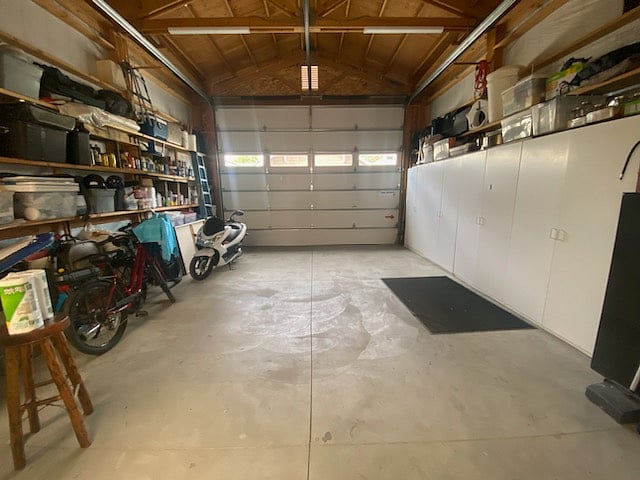 Private entry to the studio through the garage. Renters can park 1 vehicle to the right. During the winter there will be a car parked to the left.