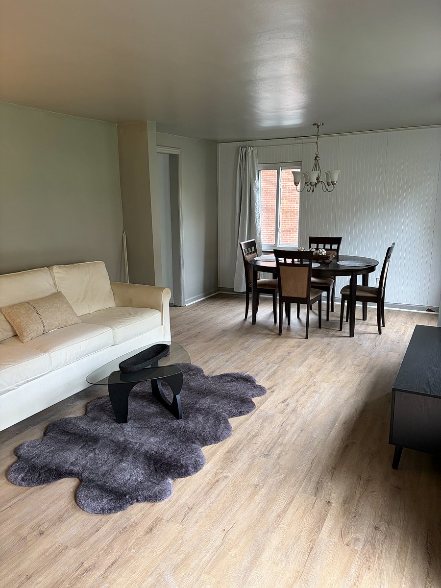 Spacious and open living/ dining area