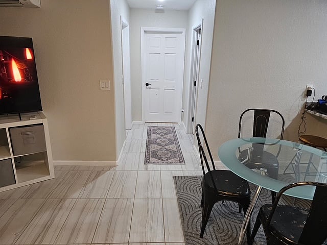 Furnished Finder property 884002_1 photo 3