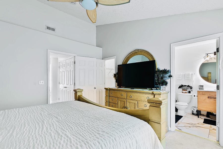 Enjoy the 55 inch smart TV with the en-suit bathroom and ample drawer space and walk in closet for all mid to long term storage needs. Feel the cool breeze above with the large ceiling fan to temper any heat fluctuations while sleeping.