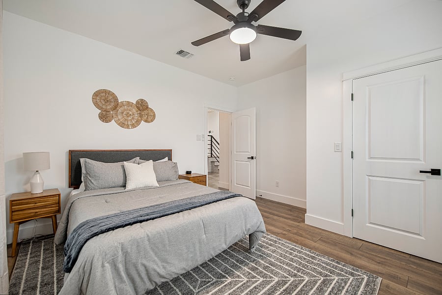 This room features a luxury hybrid memory foam queen bed, an alarm clock, sound machine, full length mirror, and black out curtins. Hangers and luggage racks are included in the closet