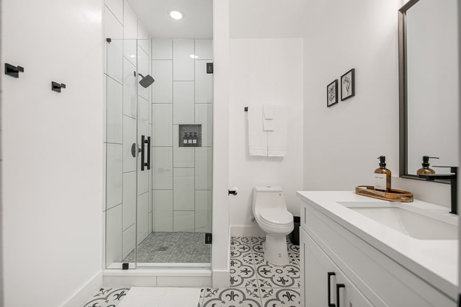 This bathroom is shared by the queen room and the bedroom with two twin beds. Starter shampoo, conditioner, and body wash is included.