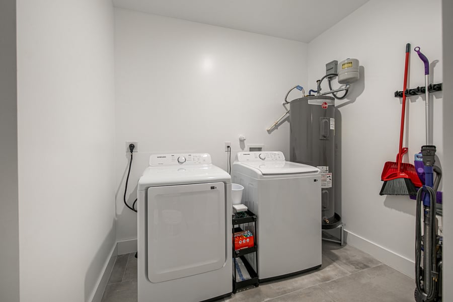 Starter laundry pods and dryer sheets are provided