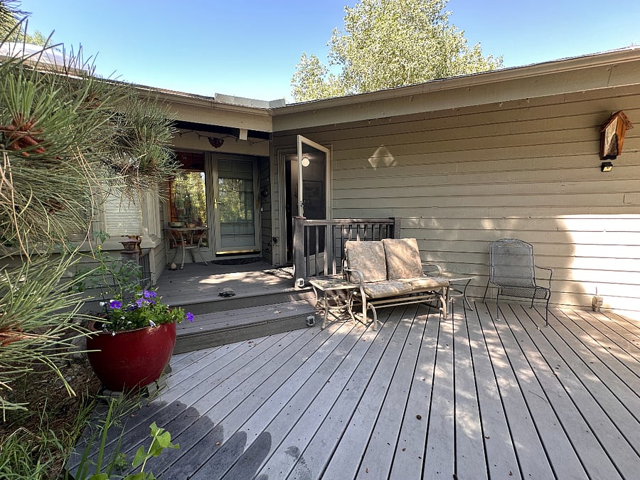 Deck space available to tenant