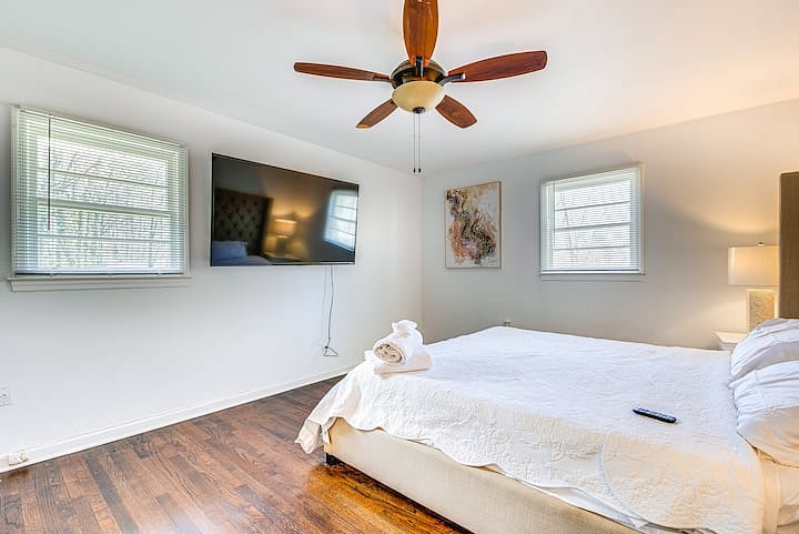 Master bedroom 
