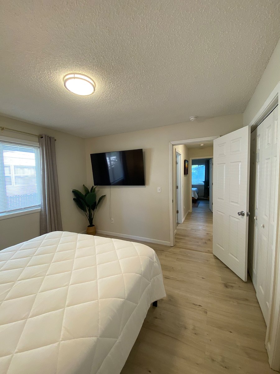 Upstairs Bedroom 1