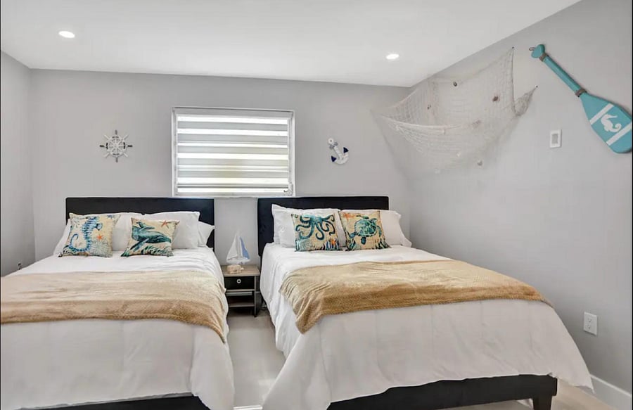2 Full Beds 