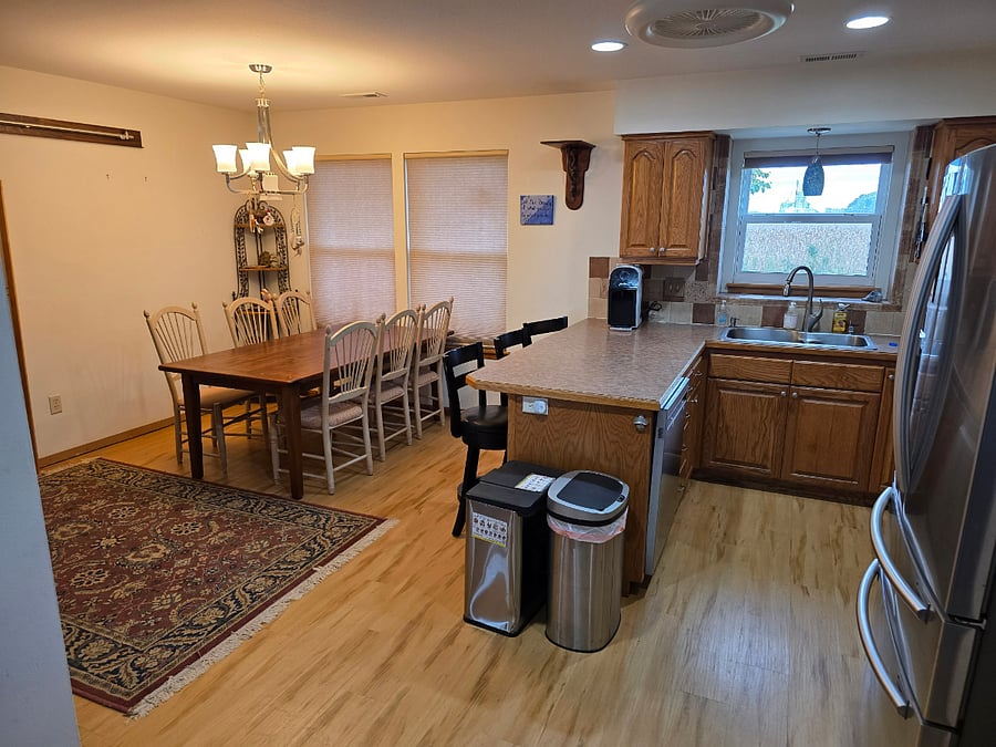 Kitchen & Dining