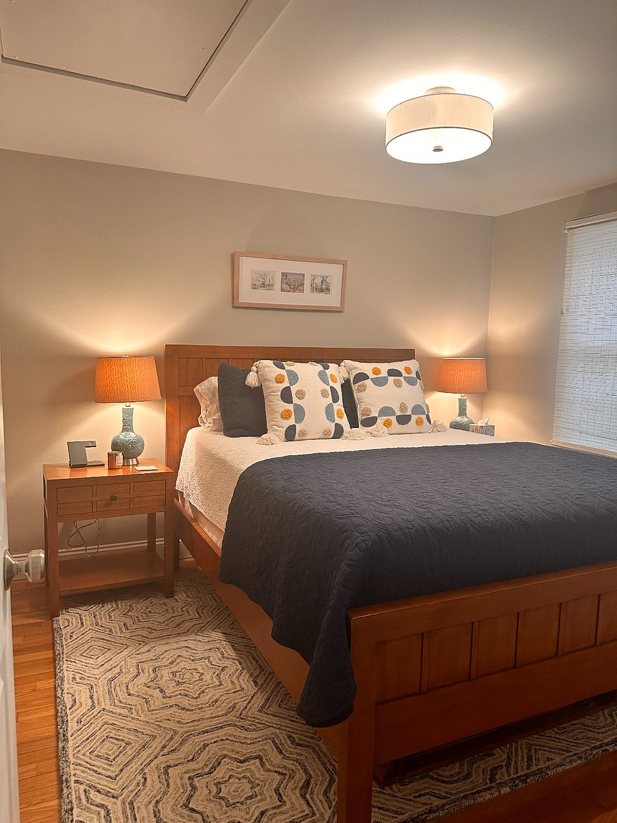 Queen bedroom