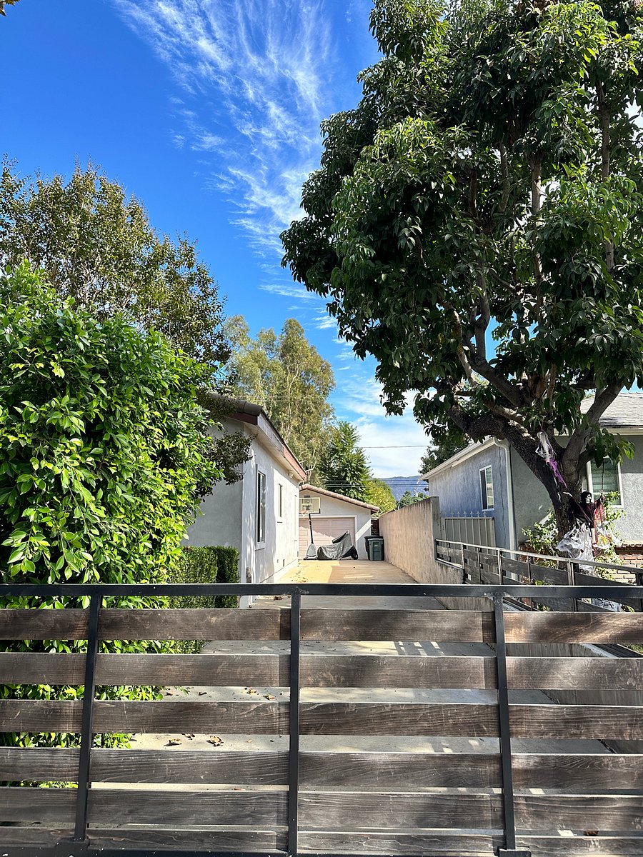 3-4 cars Driveway