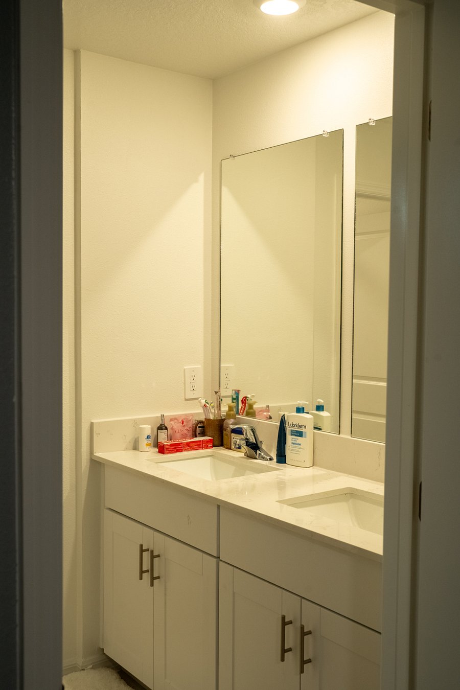 JACK-AND-JILL BATHROOM