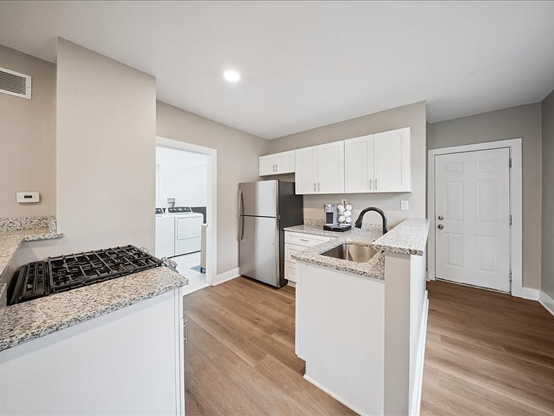 Furnished Finder property 884741_1 photo 9