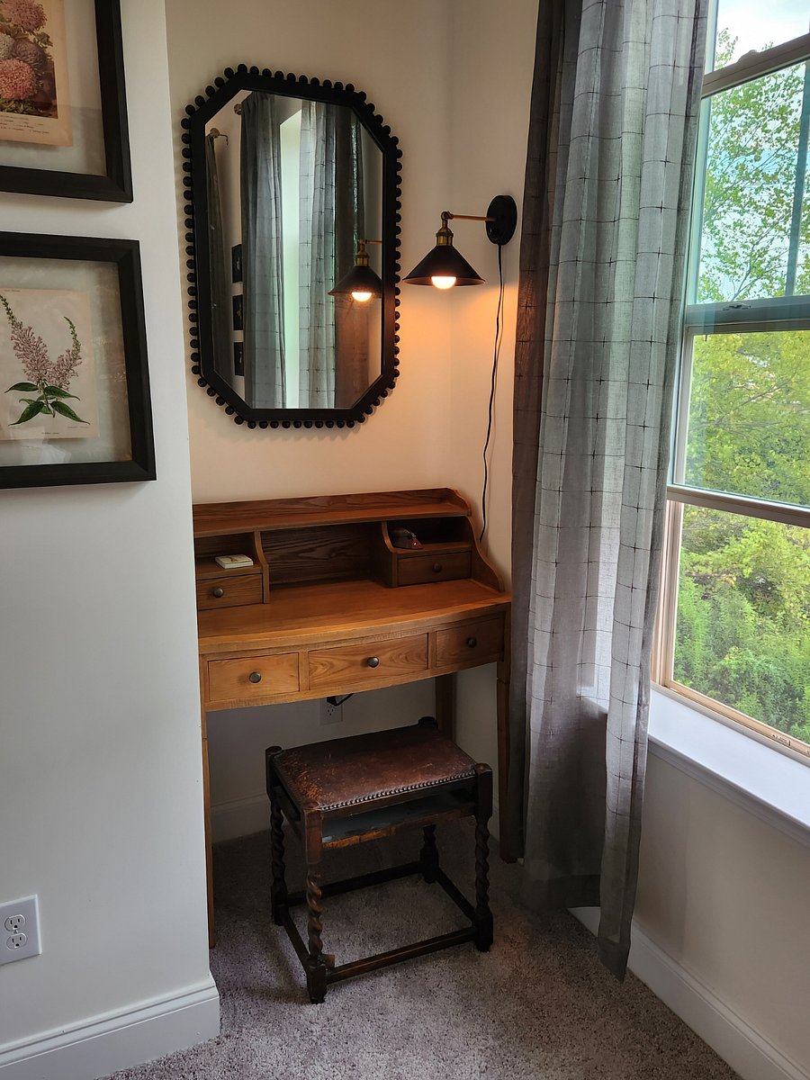 Tenant bedroom with a little corner desk for use if needed