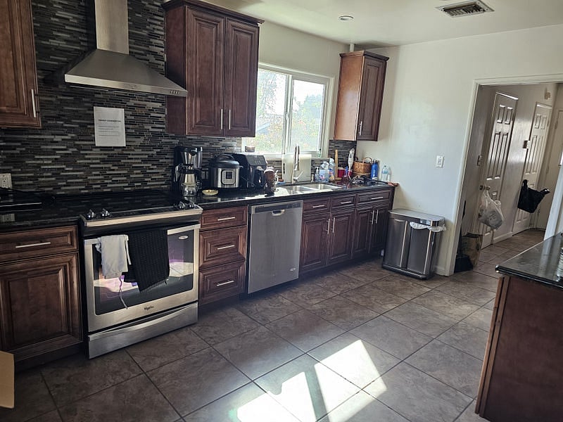 Furnished Finder property 884915_1 photo 4