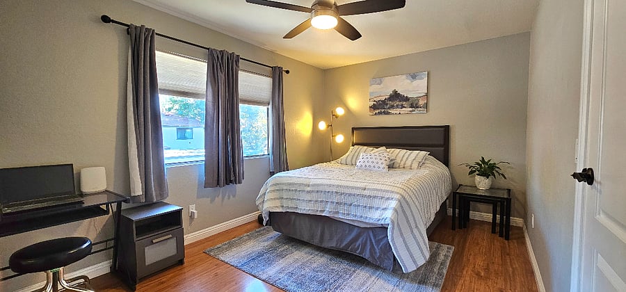 Bedroom 2 - Queen Bed
