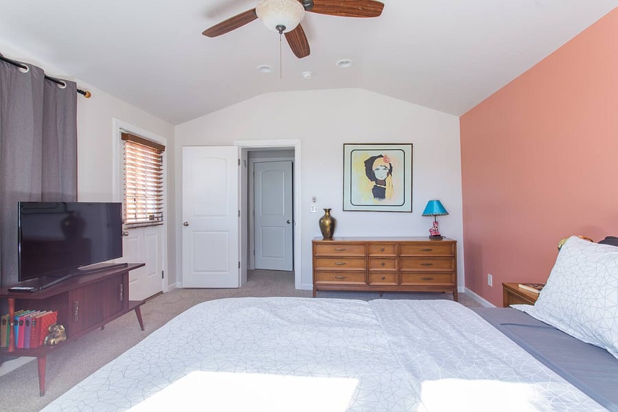 Bathroom 1 - Queen Bed