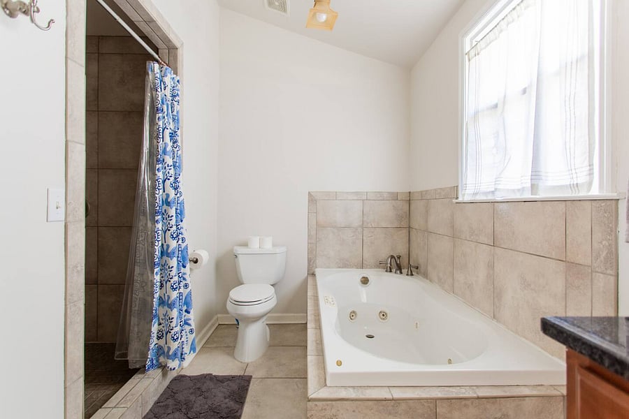 Bathroom 1- Tub & Shower