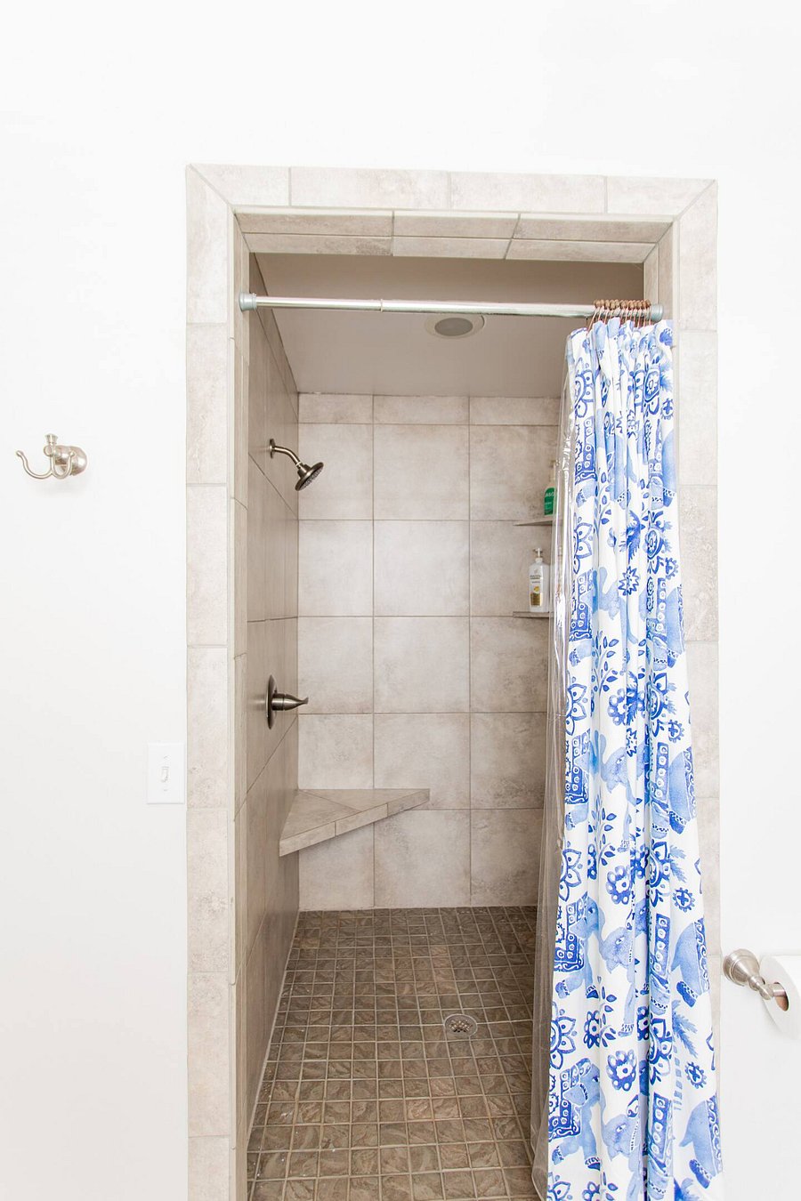 Bathroom 1 - Tub & Shower