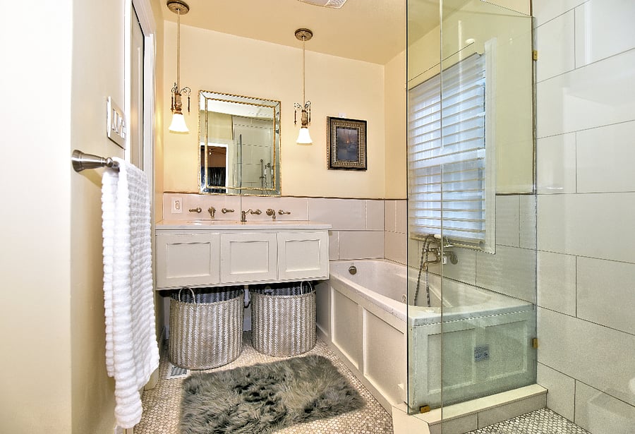 Spa-Like Master Bath w/Walk-in Closet