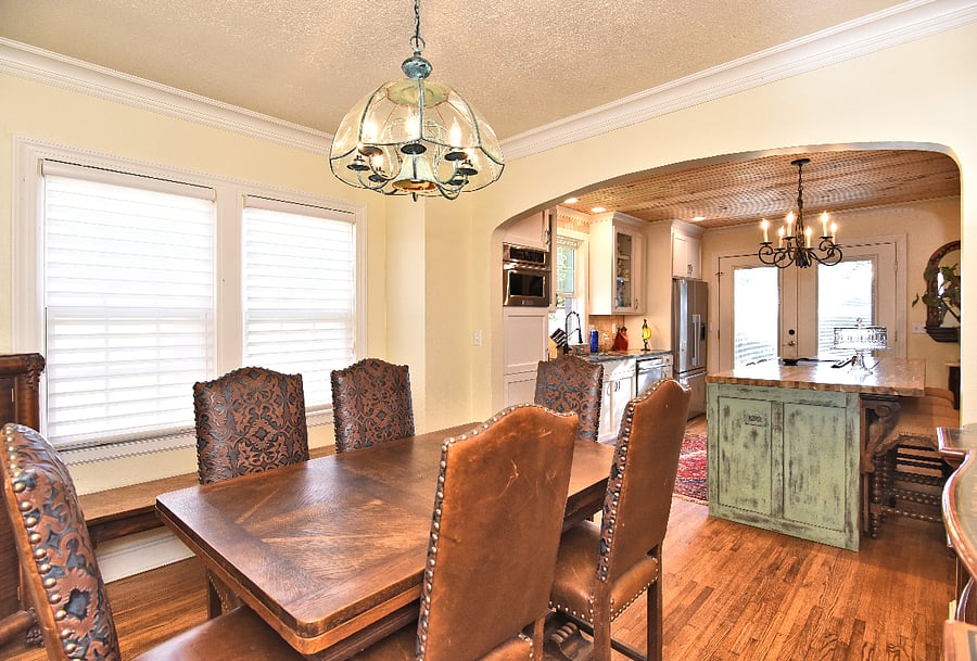 Dining Room Seats 8 or 10
