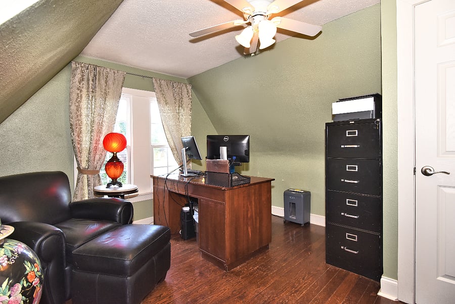 Former Study/Office now Located in Loft Area.
This Bedroom now has a Queen Bed
