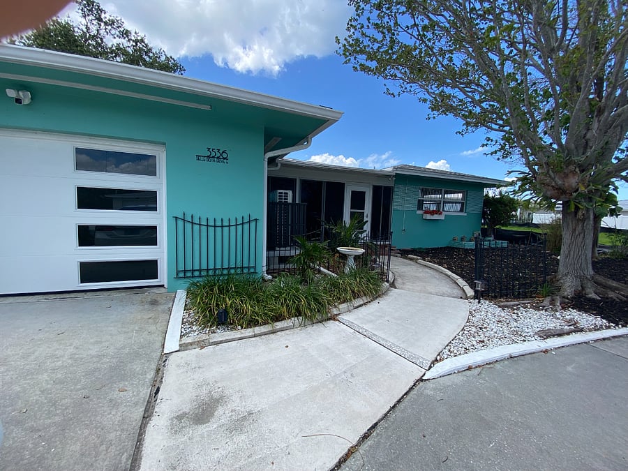 Waterfront Living with Style and - 885000 1 60084593 Full