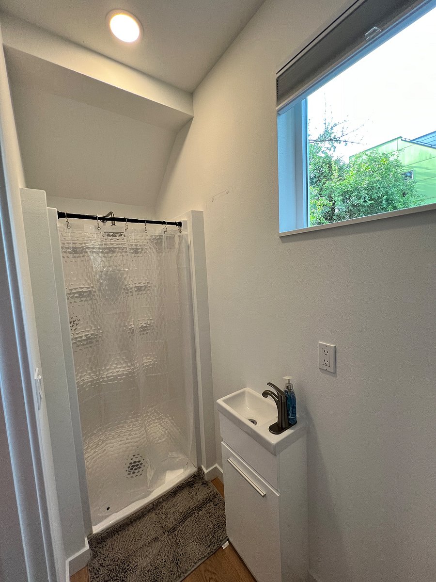 Furnished Finder property 885003_1 photo 9