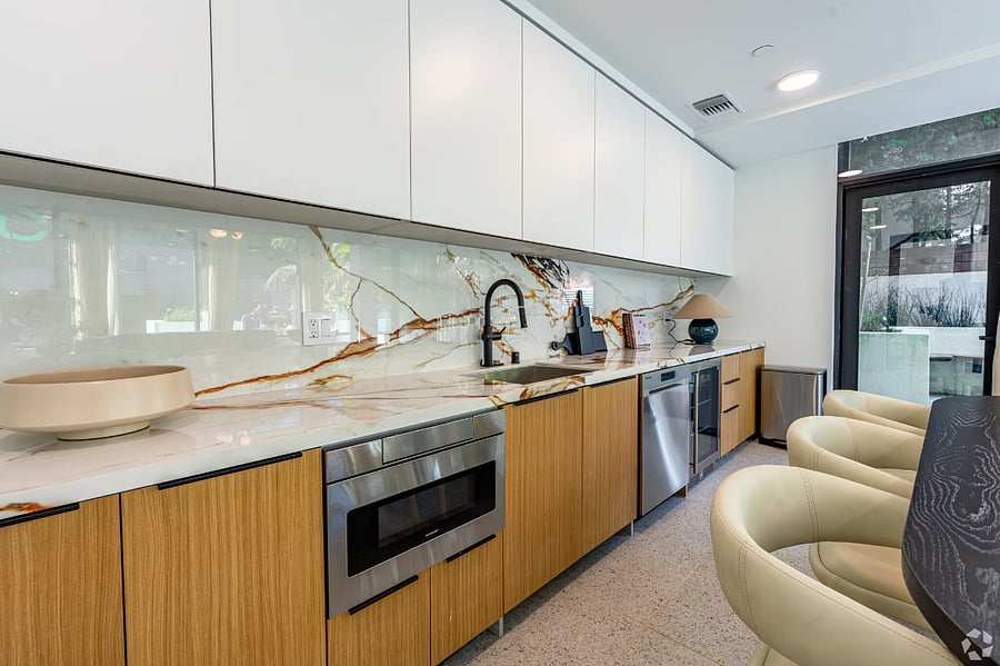 Furnished Finder property 885004_1 photo 13