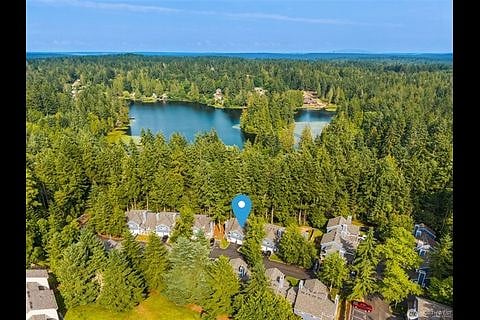 Proximity to Island Lake Park