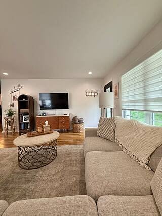 Furnished Finder property 885067_1 photo 3