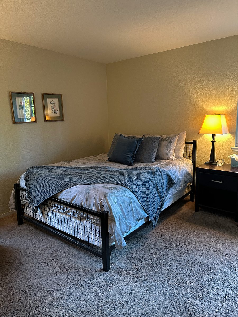 Secondary Queen Bedroom