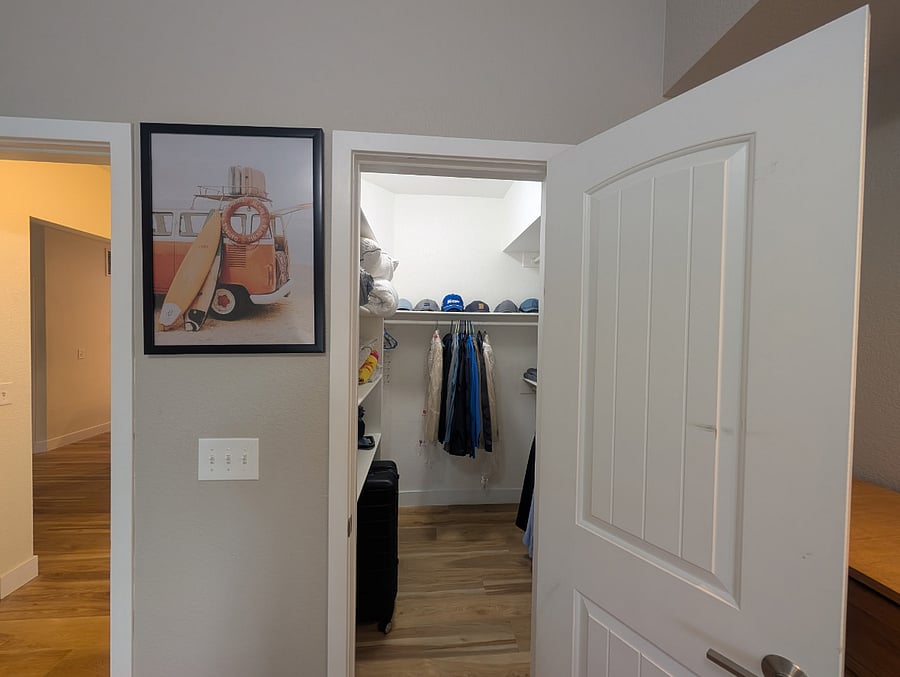 Walk in closet 