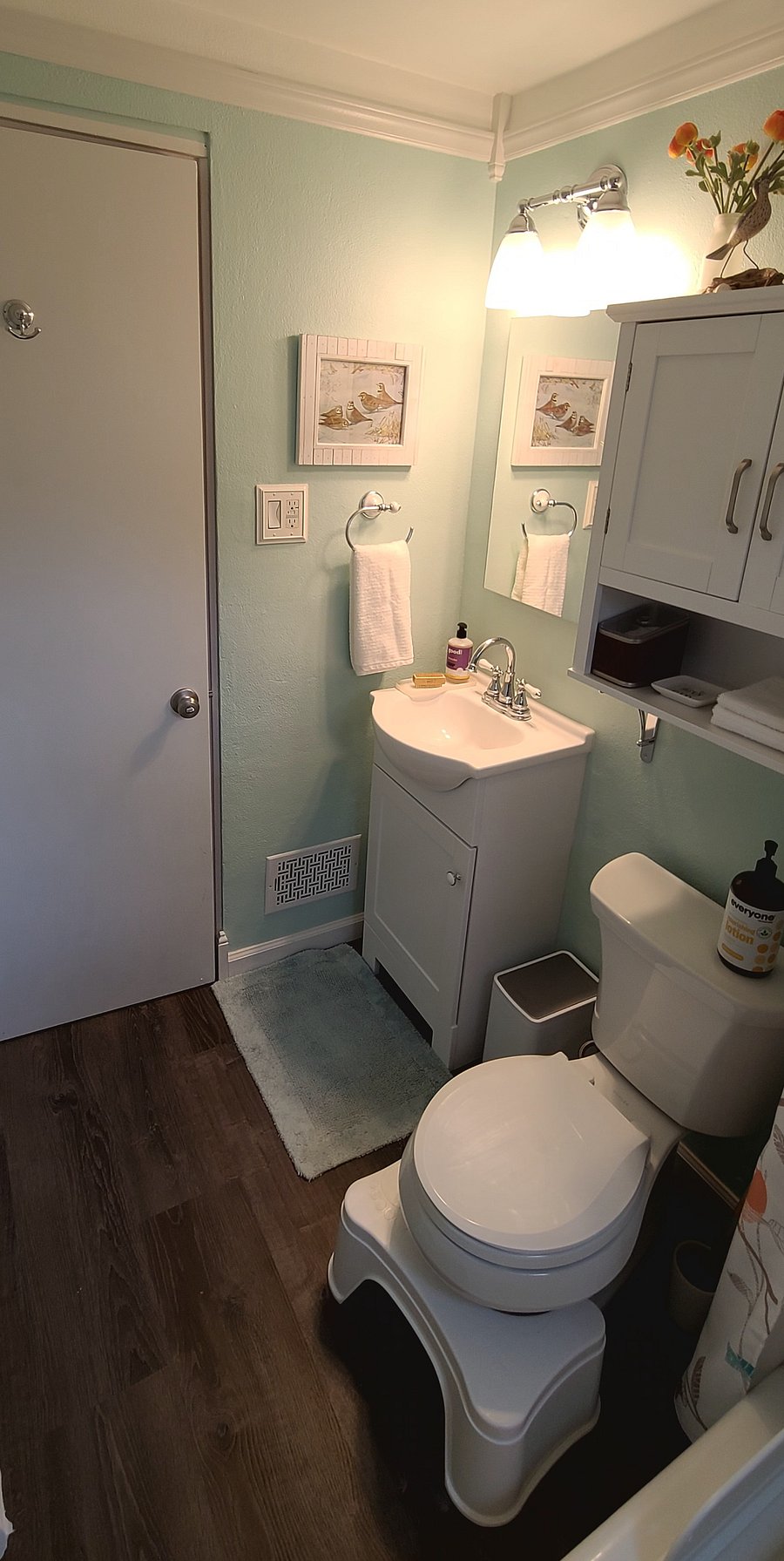 2nd floor bathroom