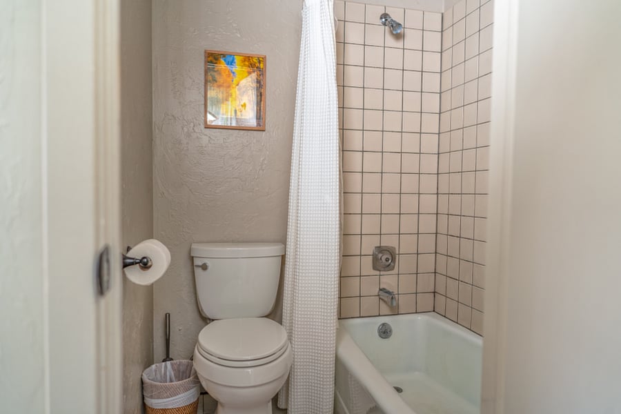 Full Bathroom 2