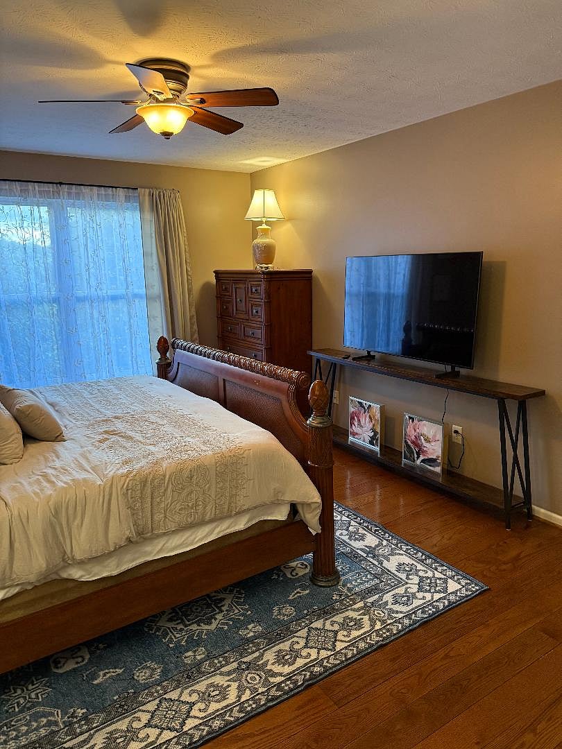 1/2 with Master Bedroom1/2 1/2 with Master Bedroom