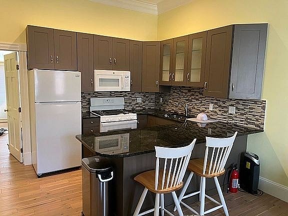 Furnished Finder property 885205_1 photo 3