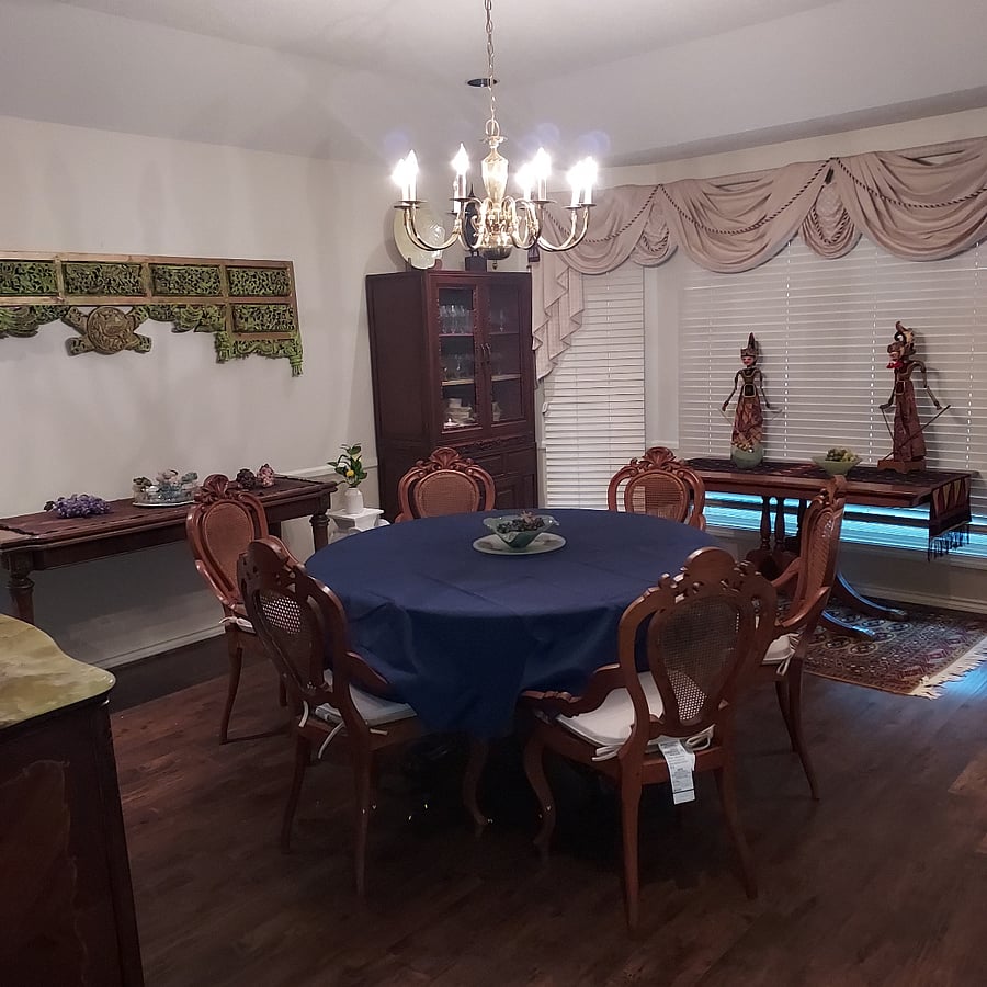 Formal dining room