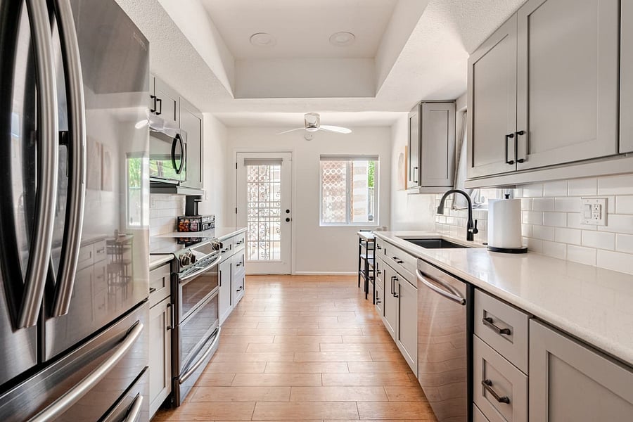 Full size kitchen