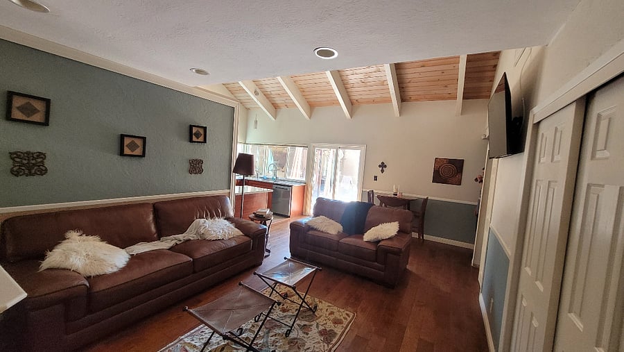 Second living room area