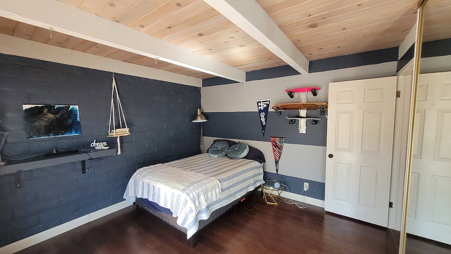 Full bedroom