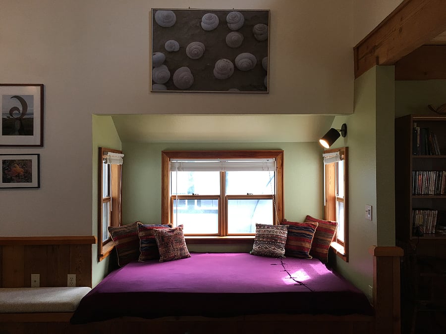 Queen size window alcove in living room