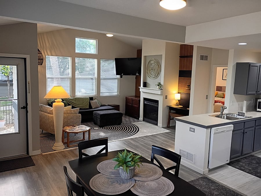 Open floor plan with vaulted ceilings