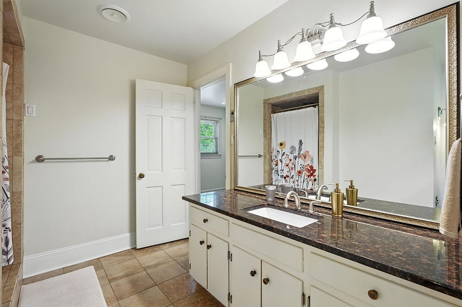 Furnished Finder property 885572_1 photo 30