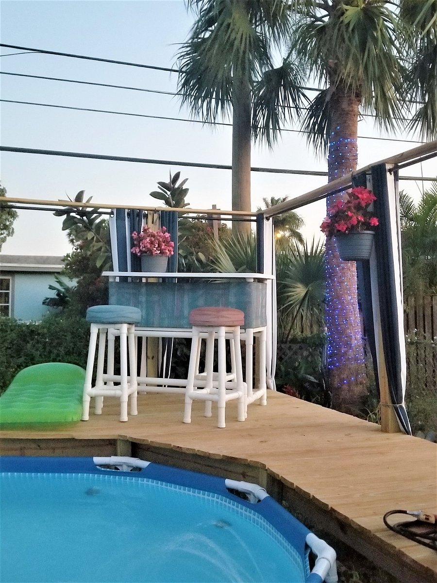 Small bar on deck by the pool
